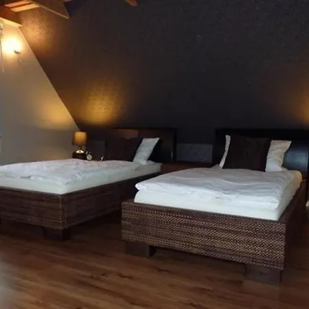 Vakantiehuis In Mit Garten
